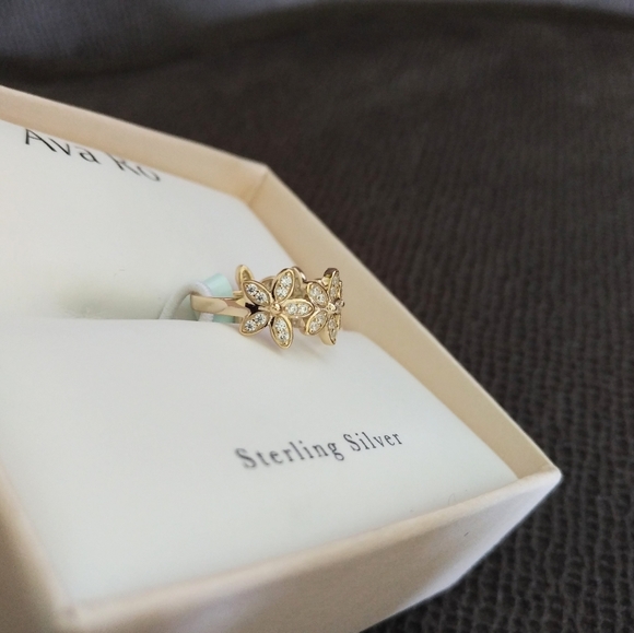 ✨️HP 2X✨️ Ava Ro🚣 Connecting Gold💛 Flowers🌼 Ring💍 - Picture 14 of 16